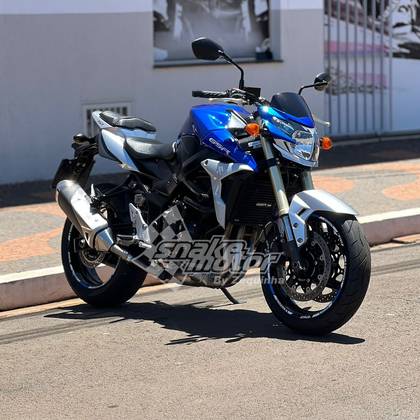 SUZUKI GSR 750 